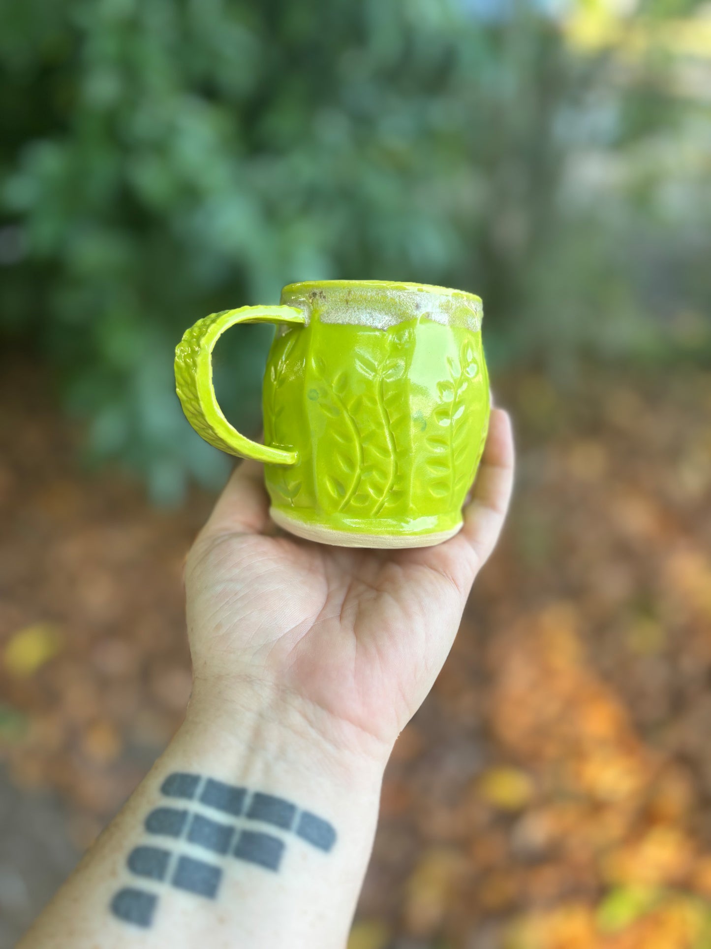 Marshmallow Faceted Mug in Bright Green